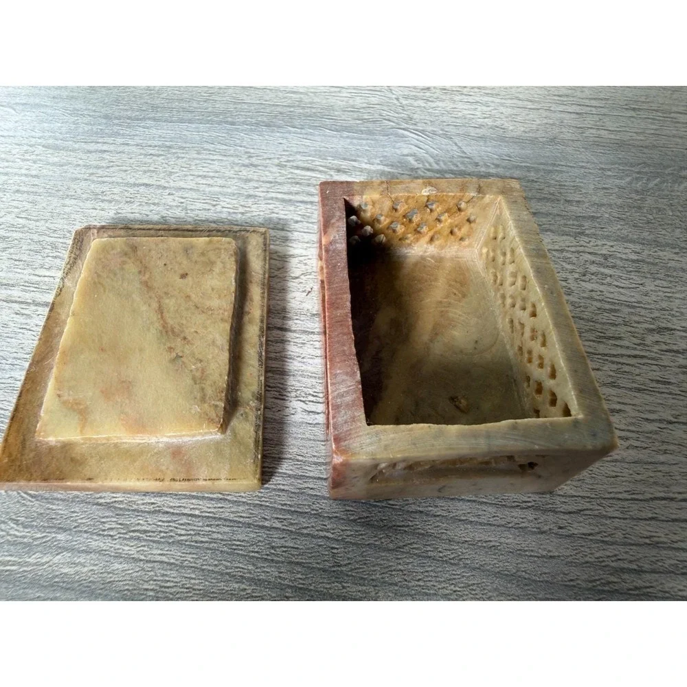 Vtg Hand Carved Soapstone Trinket Box Jewelry Inlaid Mother of Pearl MOP Inlay